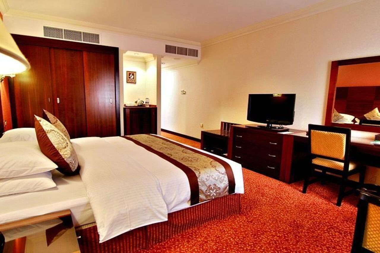 Majan Continental Hotel Muscat Exterior photo