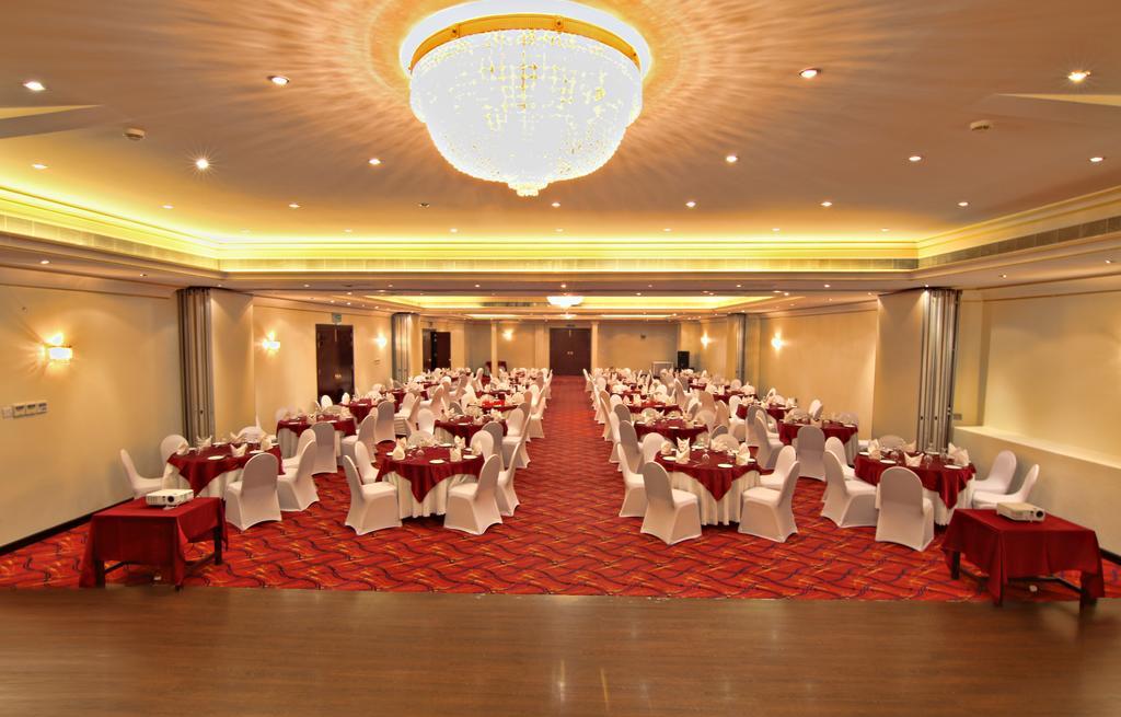 Majan Continental Hotel Muscat Exterior photo