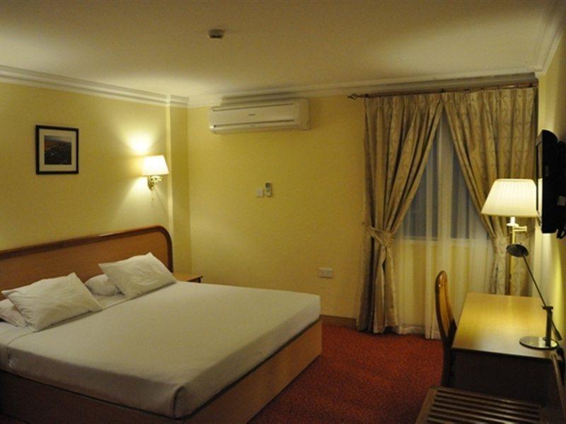 Majan Continental Hotel Muscat Exterior photo