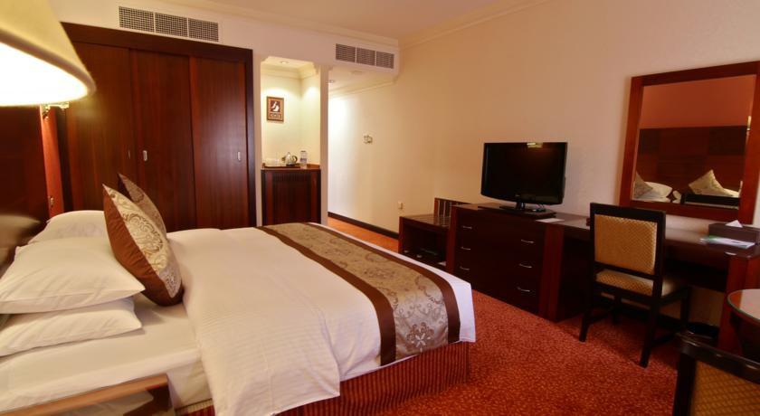 Majan Continental Hotel Muscat Exterior photo