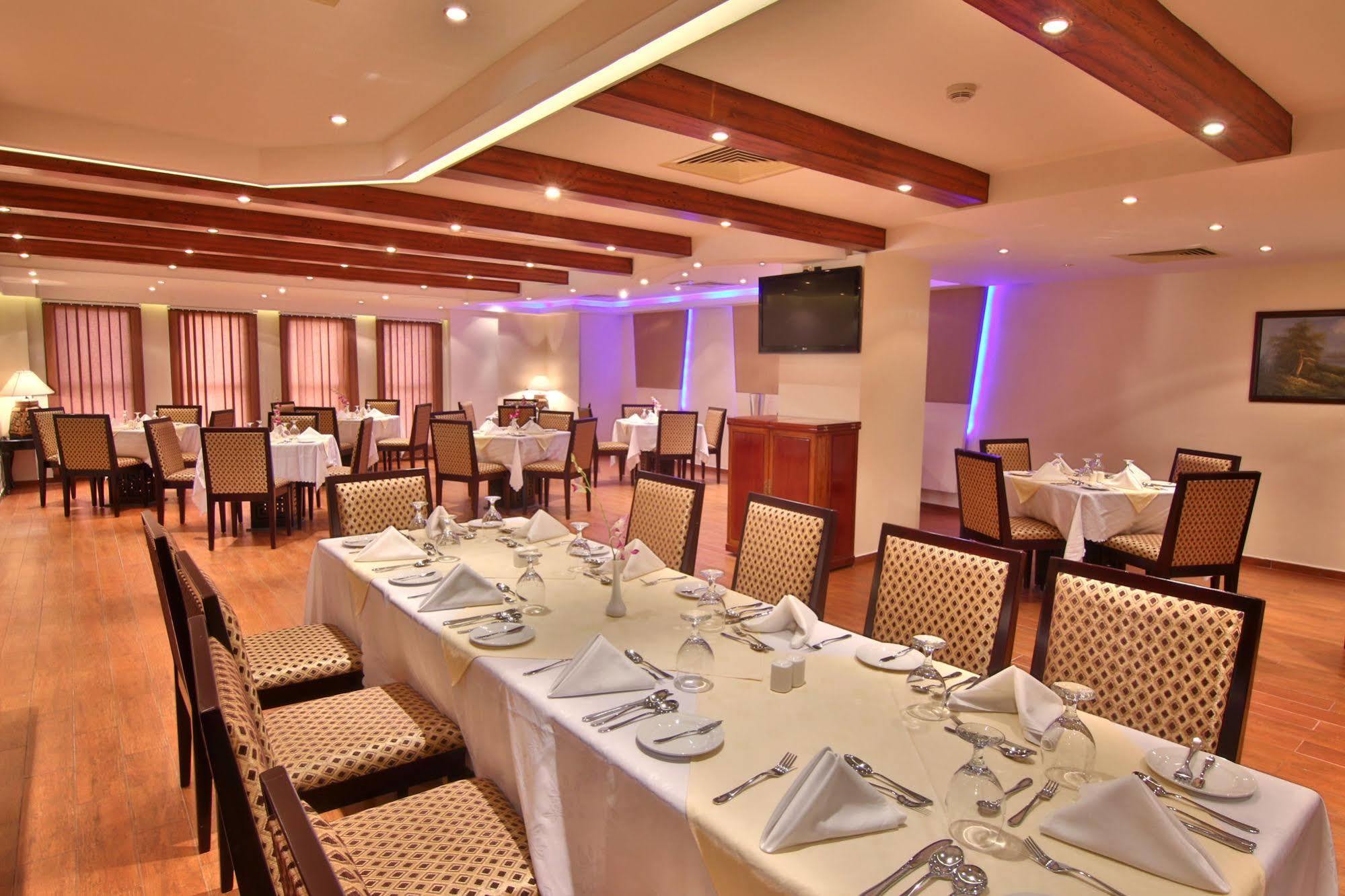 Majan Continental Hotel Muscat Exterior photo