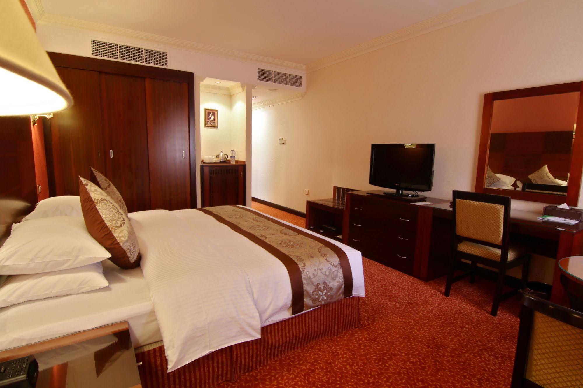 Majan Continental Hotel Muscat Exterior photo