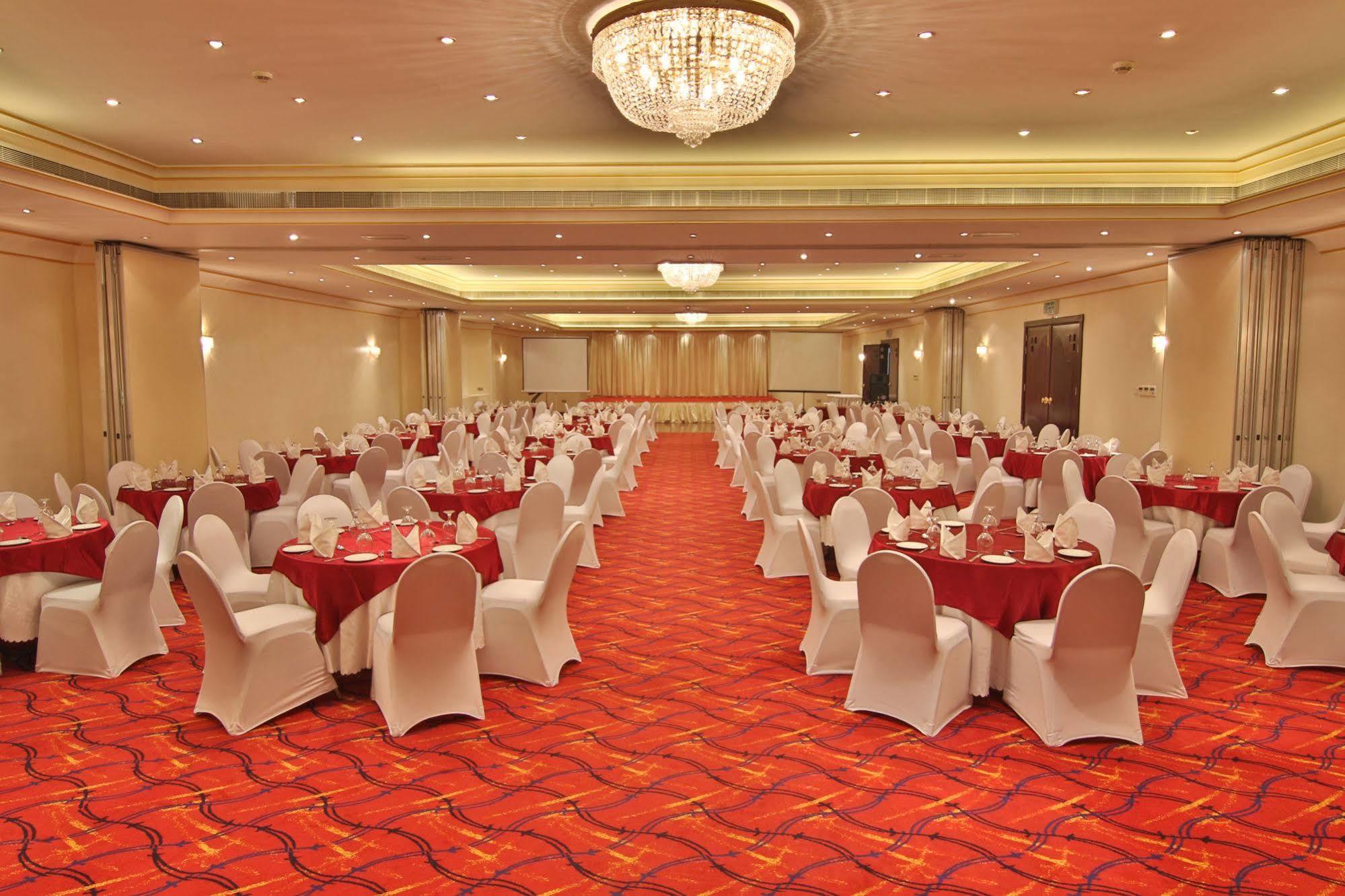 Majan Continental Hotel Muscat Exterior photo