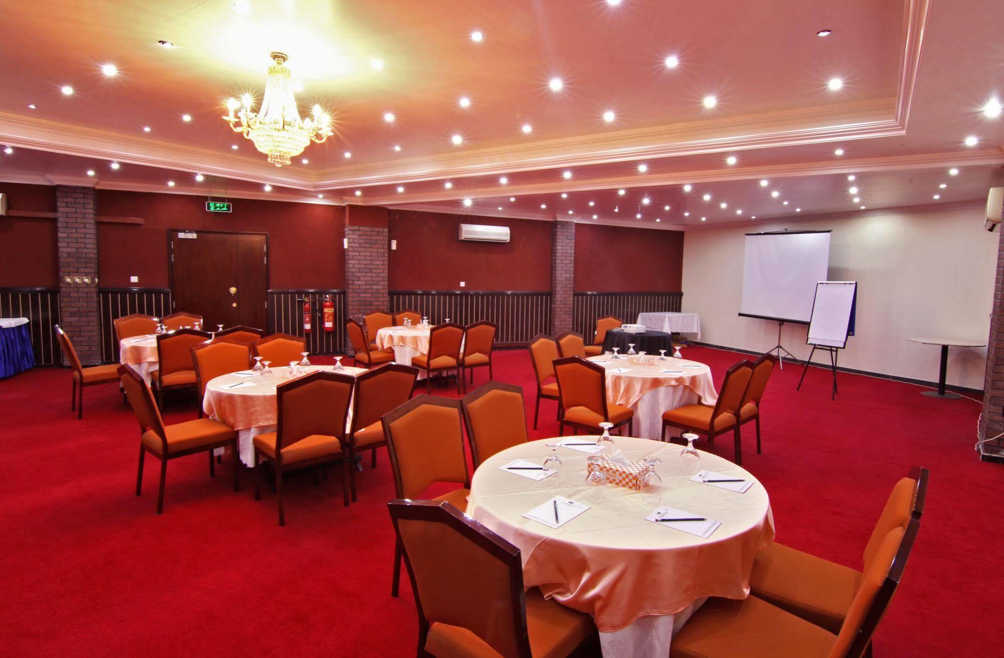 Majan Continental Hotel Muscat Exterior photo